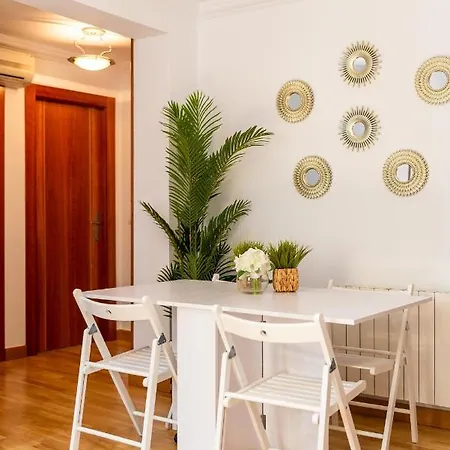 Center Apartment *