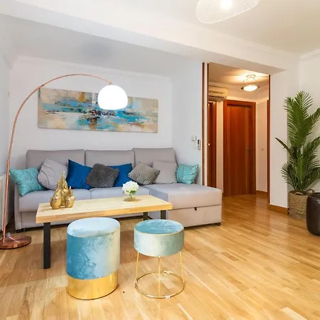 Center Apartment *