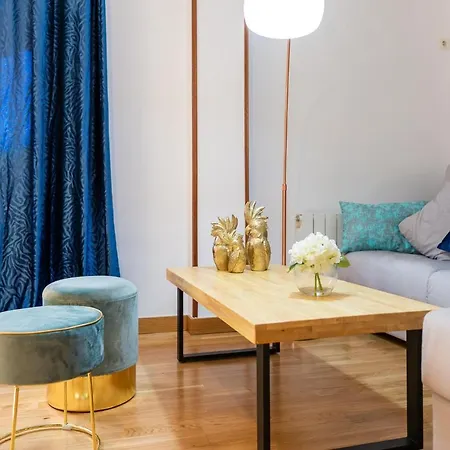 Center Apartment *