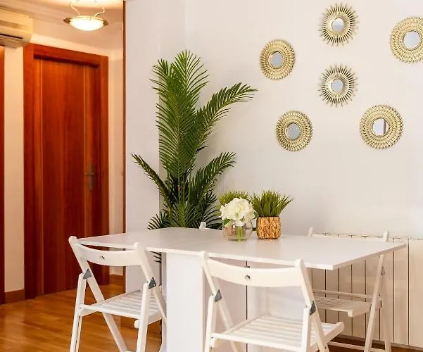 Center Apartment *